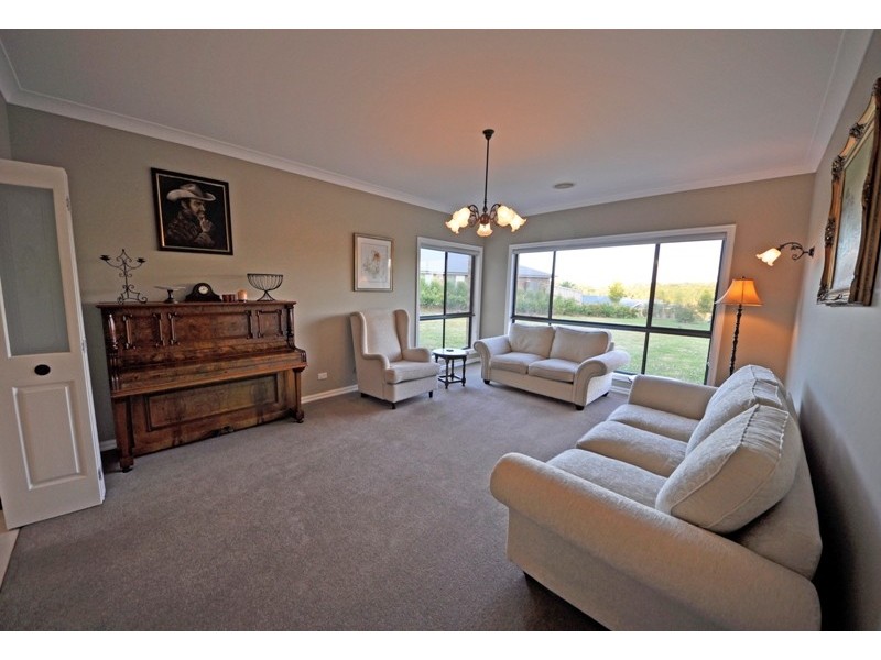 5 Huntingdon Court, Drouin VIC 3818