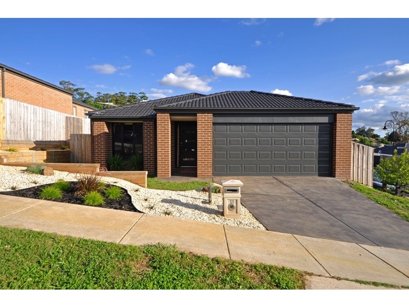 13 Eucalypt Court, Drouin VIC 3818