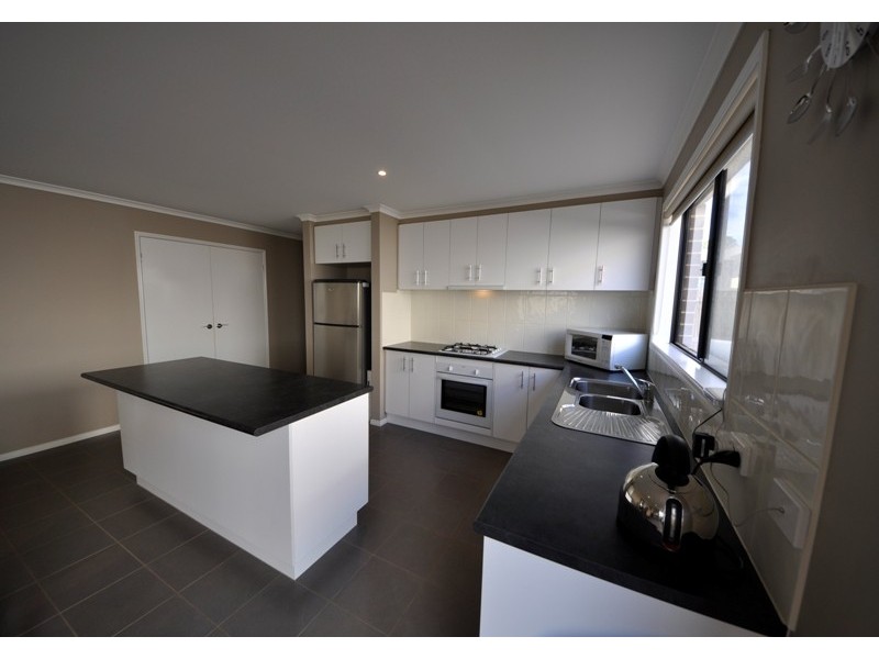 13 Eucalypt Court, Drouin VIC 3818