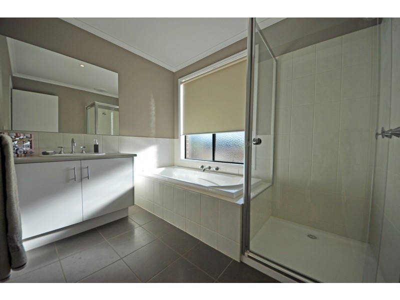 13 Eucalypt Court, Drouin VIC 3818