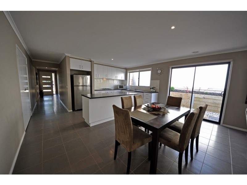 13 Eucalypt Court, Drouin VIC 3818