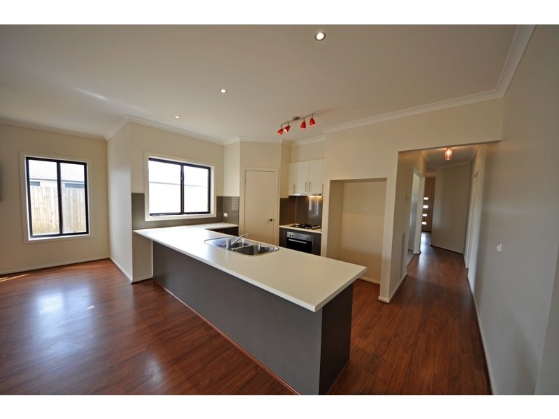 11 Harmon Drive, Drouin VIC 3818