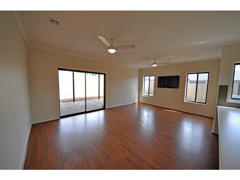 11 Harmon Drive, Drouin VIC 3818