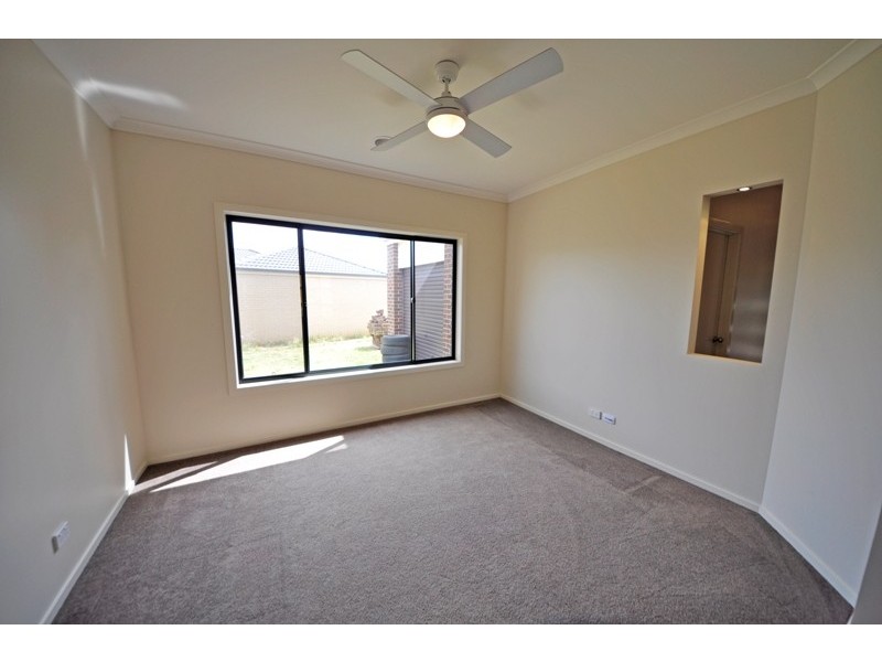 11 Harmon Drive, Drouin VIC 3818