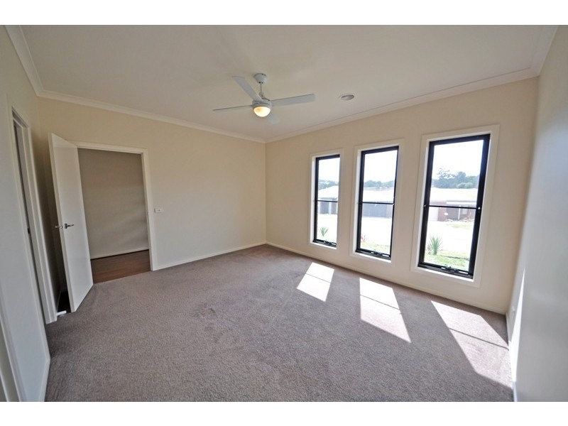 11 Harmon Drive, Drouin VIC 3818