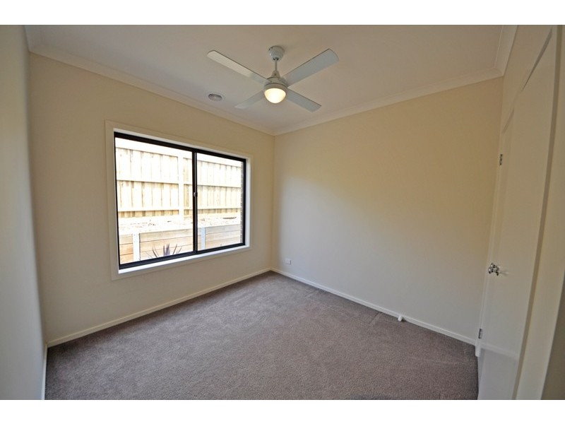 11 Harmon Drive, Drouin VIC 3818