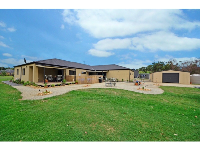 37 Bunjil Drive, Drouin VIC 3818