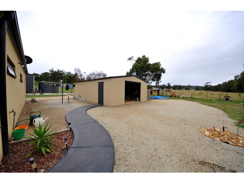 37 Bunjil Drive, Drouin VIC 3818