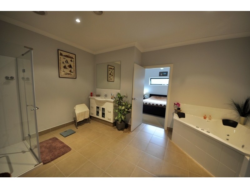 37 Bunjil Drive, Drouin VIC 3818