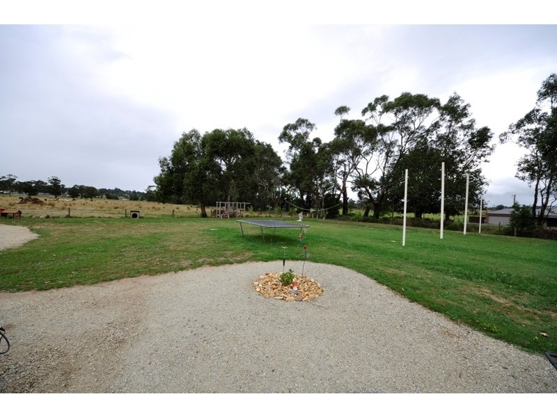 37 Bunjil Drive, Drouin VIC 3818
