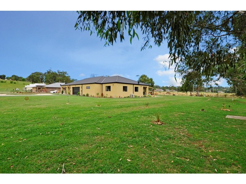 37 Bunjil Drive, Drouin VIC 3818