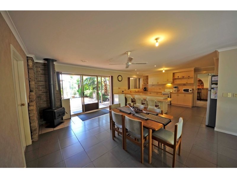 2 Quentin Court, Drouin VIC 3818