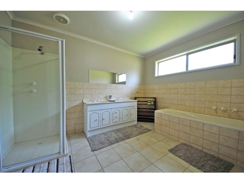 2 Quentin Court, Drouin VIC 3818