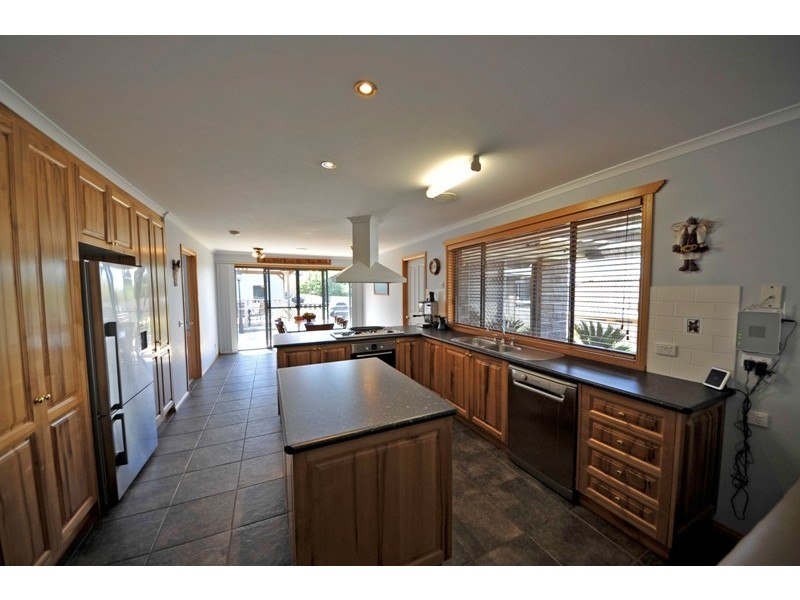 16 Bell Park Close, Warragul VIC 3820