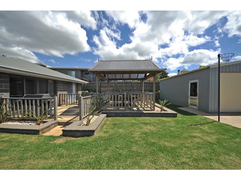 16 Bell Park Close, Warragul VIC 3820
