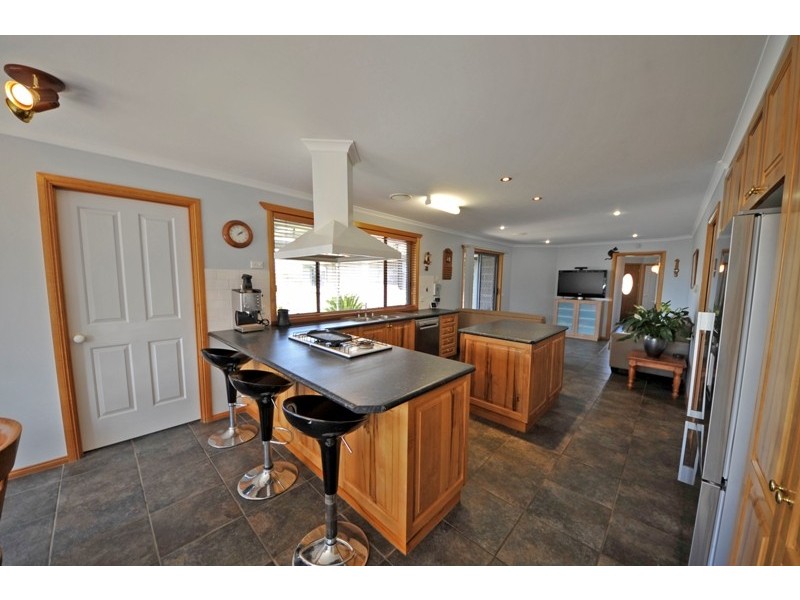 16 Bell Park Close, Warragul VIC 3820