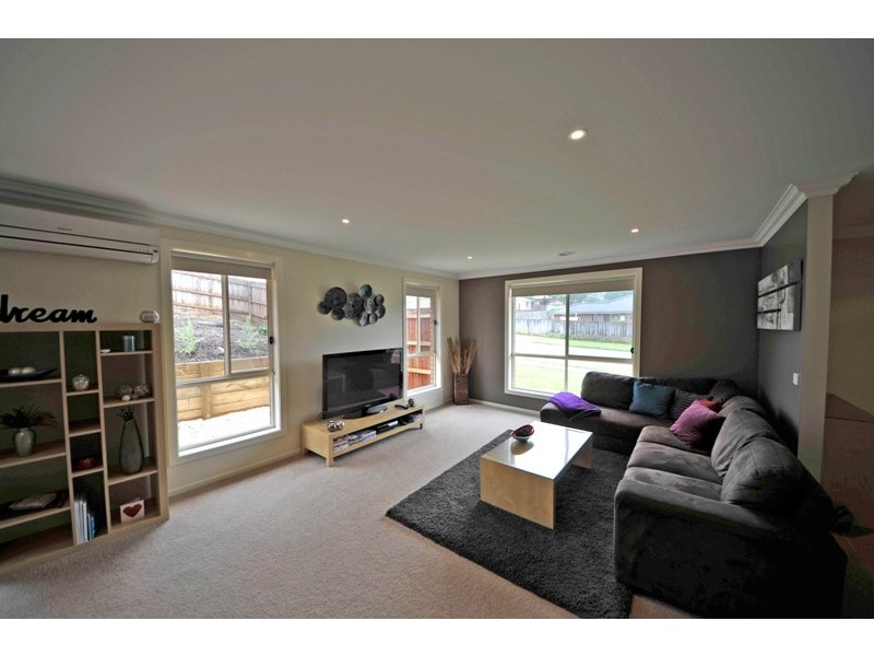 18 McMillan Drive, Warragul VIC 3820