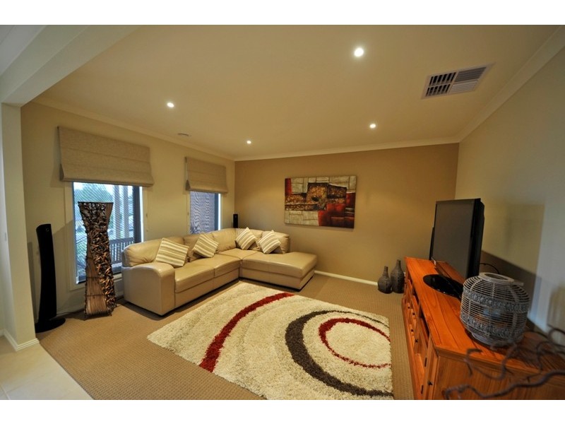 9 Eucalypt Court, Drouin VIC 3818