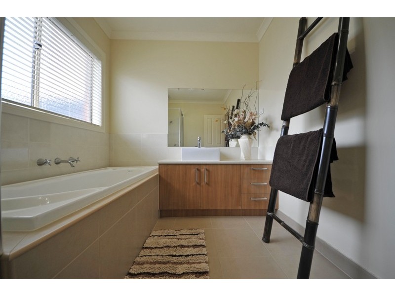 9 Eucalypt Court, Drouin VIC 3818