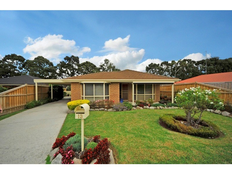13 Adam Court, Drouin VIC 3818