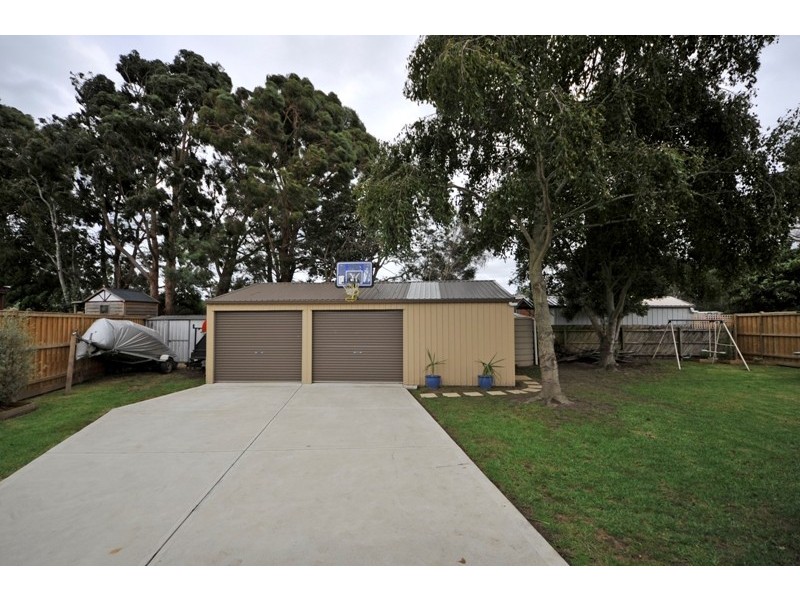 13 Adam Court, Drouin VIC 3818