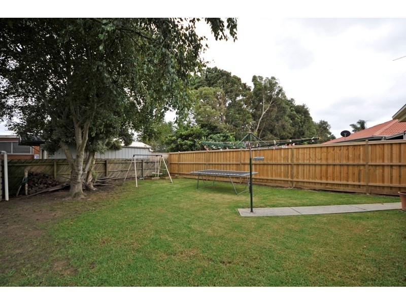 13 Adam Court, Drouin VIC 3818