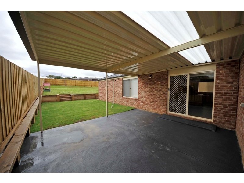 16 Jamescott Drive, Drouin VIC 3818