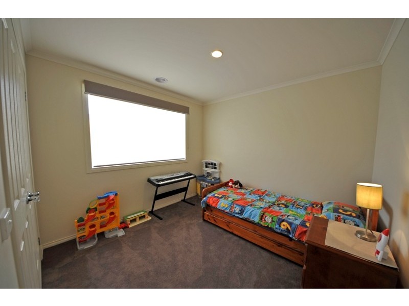 16 Jamescott Drive, Drouin VIC 3818