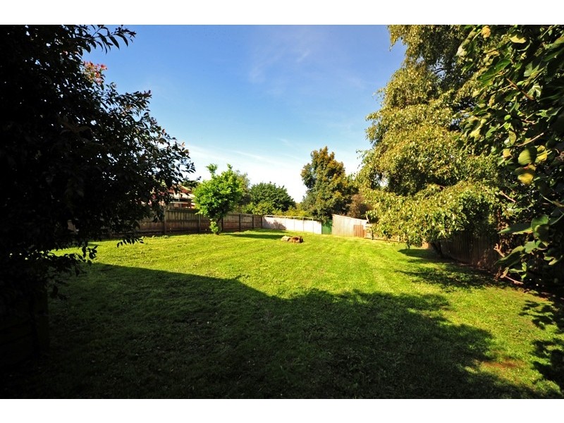 6 Lampard Road, Drouin VIC 3818