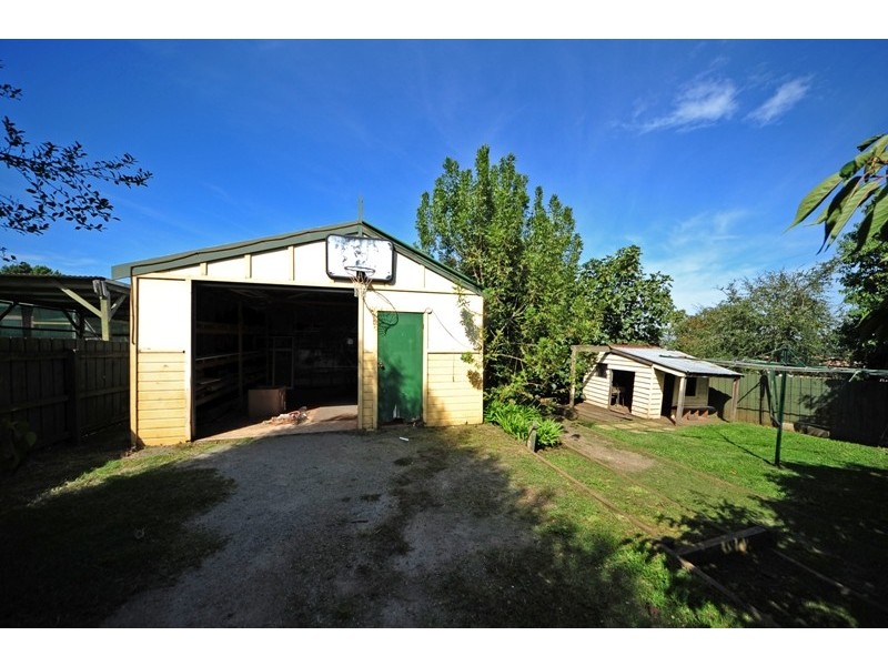 6 Lampard Road, Drouin VIC 3818