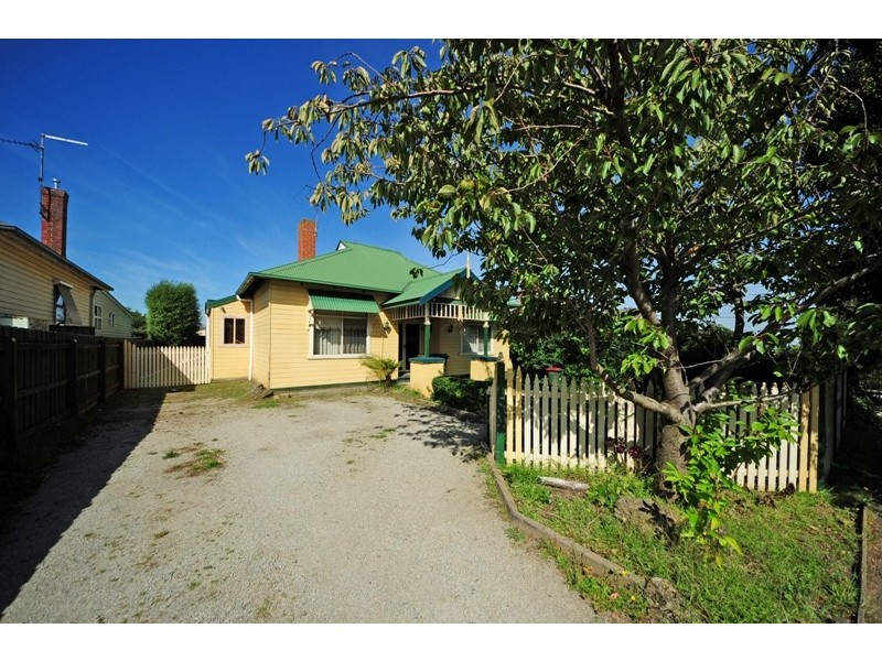 6 Lampard Road, Drouin VIC 3818