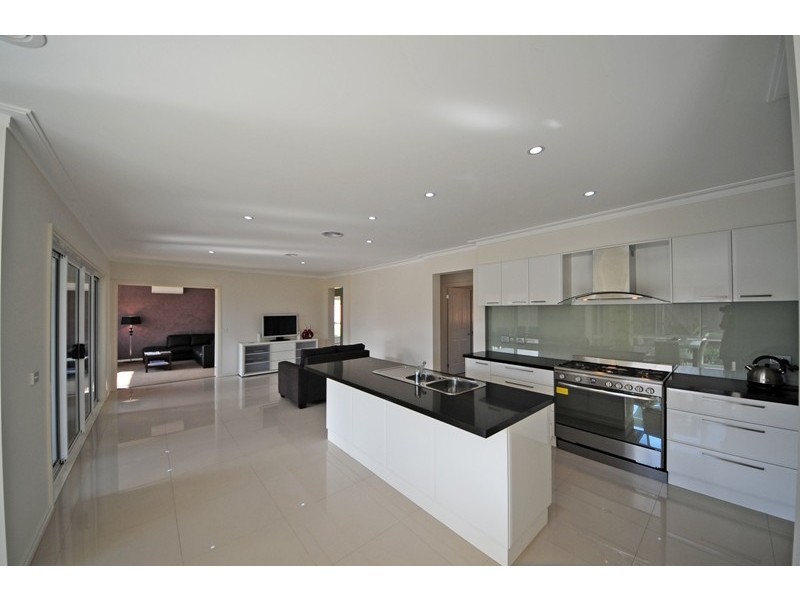 175 Twin Range Drive, Warragul VIC 3820