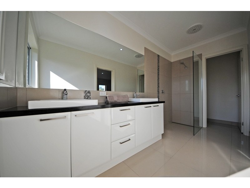 175 Twin Range Drive, Warragul VIC 3820