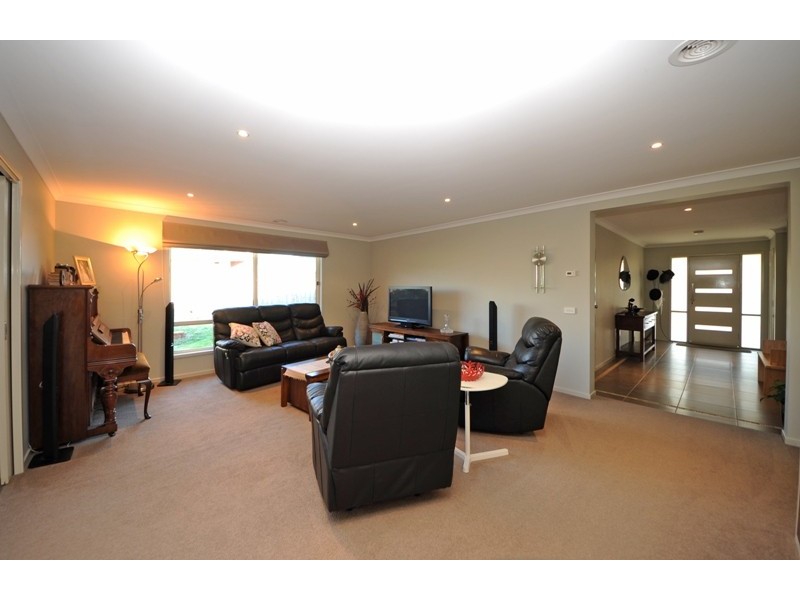 8 Atkinson Court, Warragul VIC 3820