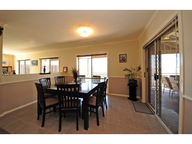 5 Mountain Vista Court, Drouin VIC 3818