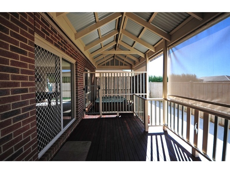5 Mountain Vista Court, Drouin VIC 3818