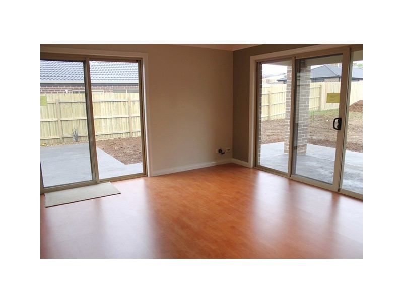 10 Clifford Drive, Drouin VIC 3818