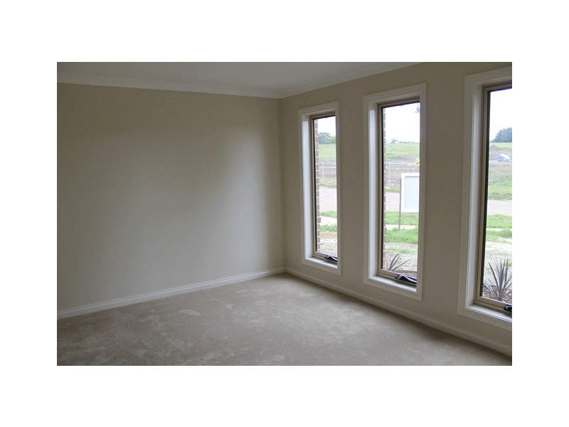 10 Clifford Drive, Drouin VIC 3818