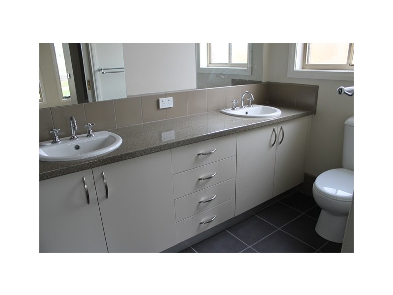 10 Clifford Drive, Drouin VIC 3818