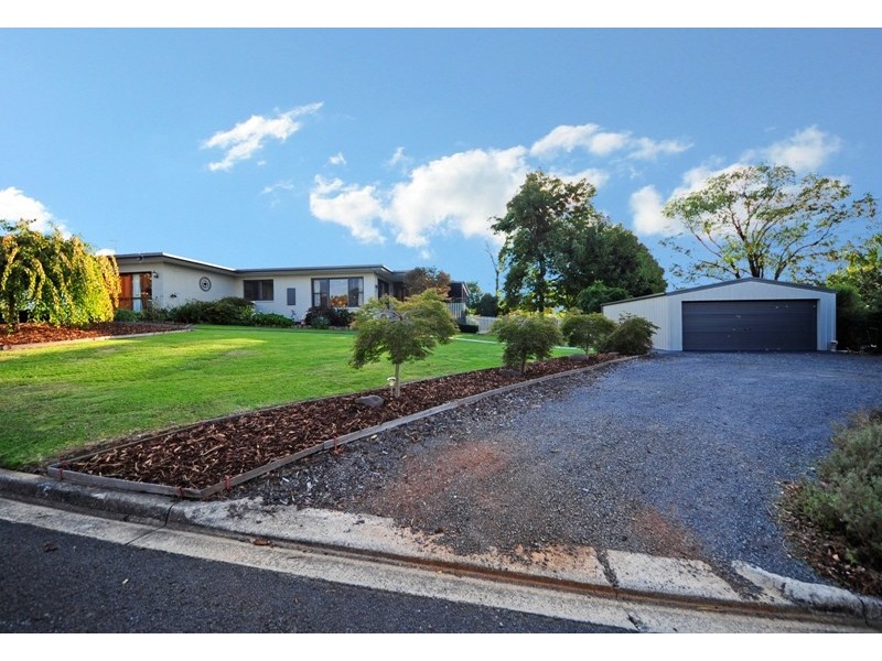 15-17 Beverley Street, Drouin East VIC 3818