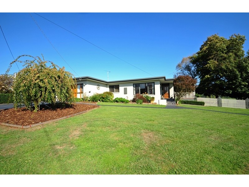 15-17 Beverley Street, Drouin East VIC 3818