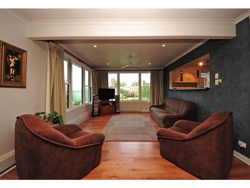 15-17 Beverley Street, Drouin East VIC 3818