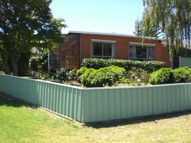 12 Francis Avenue, Drouin VIC 3818