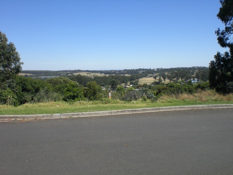 12 Francis Avenue, Drouin VIC 3818