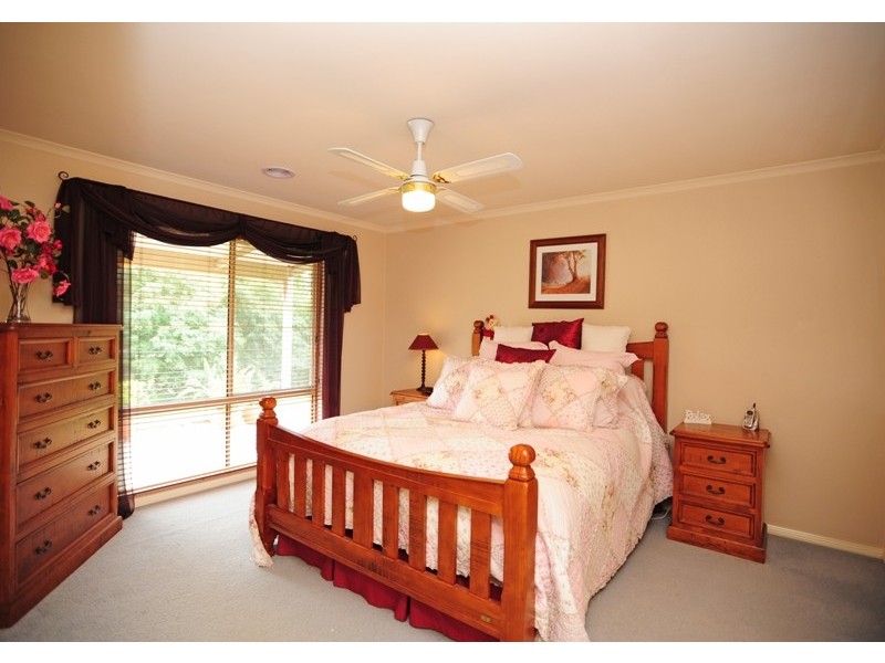 8 Camelot Court, Warragul VIC 3820