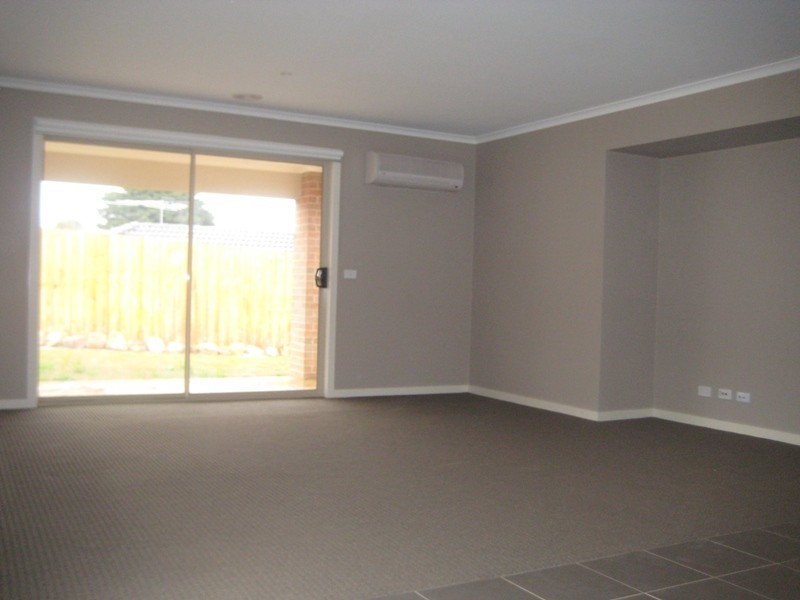 12 Eucalypt Court, Drouin VIC 3818