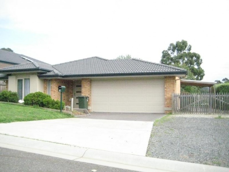 4 Lomandra Court, Drouin VIC 3818