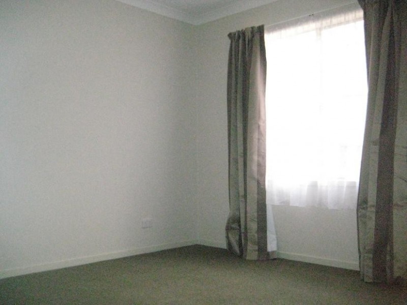 4 Lomandra Court, Drouin VIC 3818