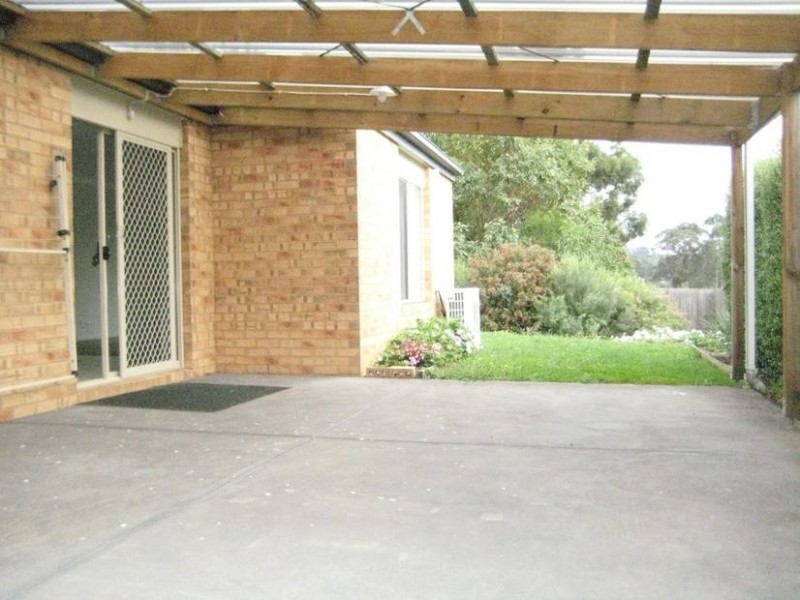 4 Lomandra Court, Drouin VIC 3818
