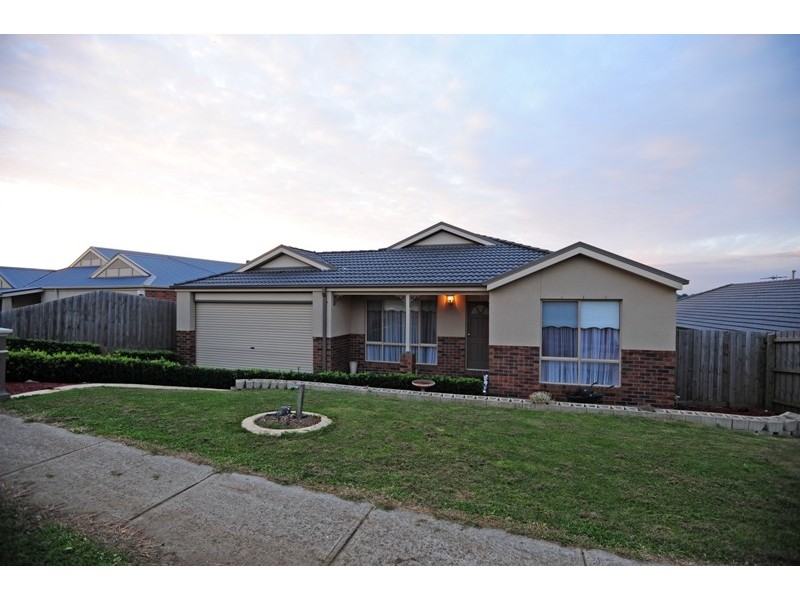 53 Walker Drive, Drouin VIC 3818